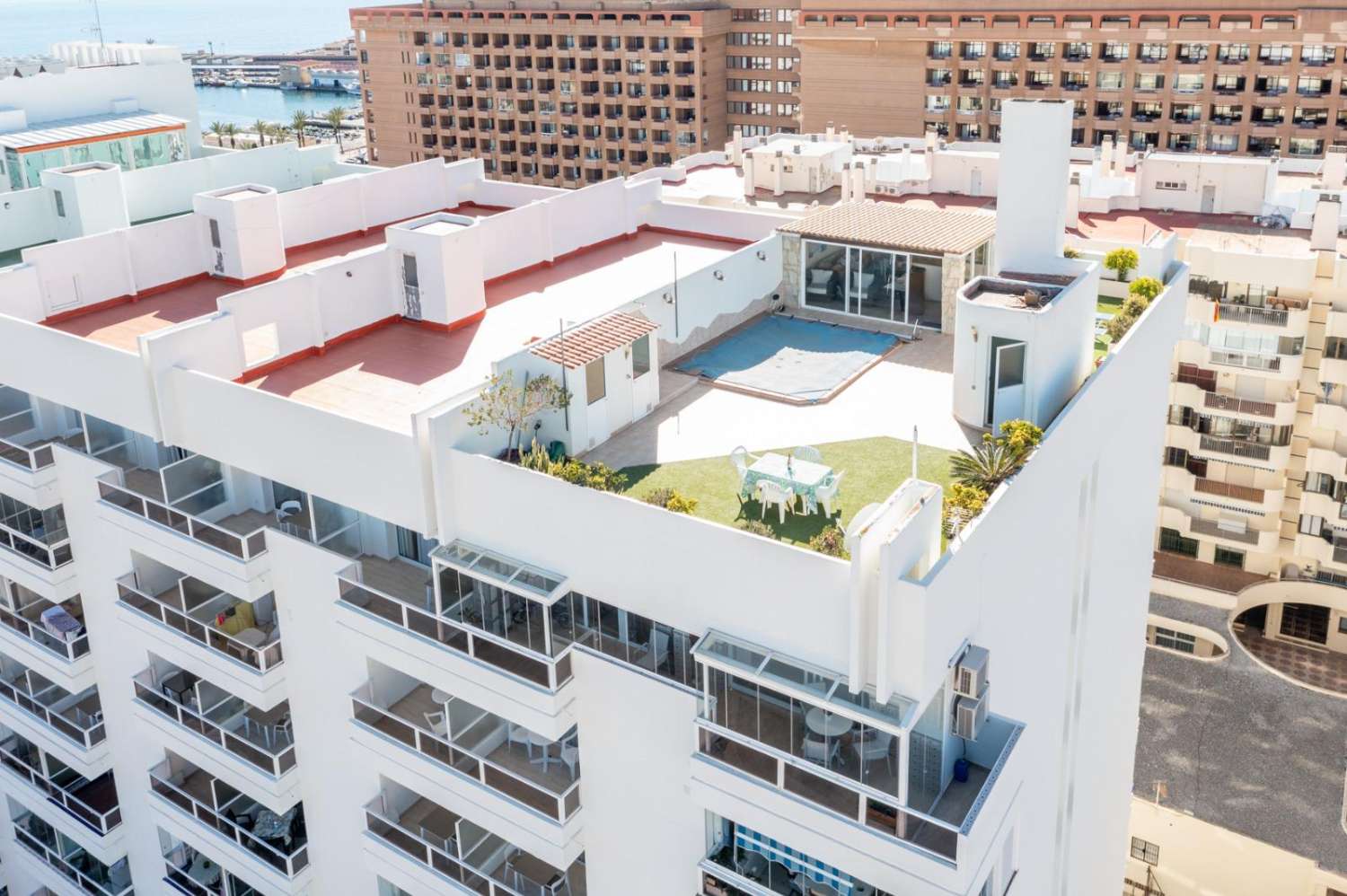 Ático 1ª linea playa con Piscina privada centro puerto