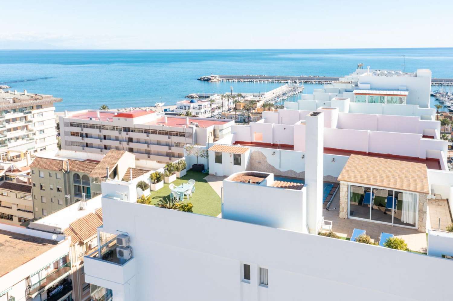 Ático 1ª linea playa con Piscina privada centro puerto